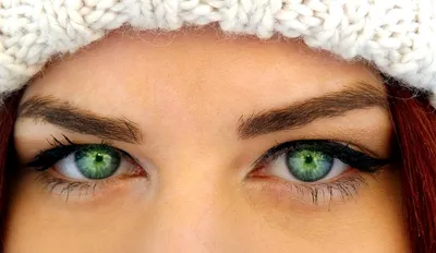 С зелеными глазами