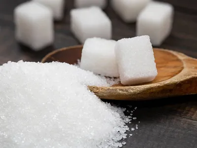 Ажиотажному спросу на сахар нашли объяснение: Социальная сфера: Экономика:  Lenta.ru