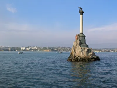 File:Крым, Севастополь - Памятник затопленным кораблям 03.jpg - Wikimedia  Commons