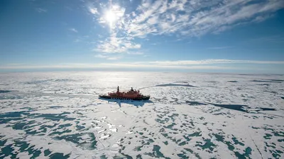 Единственная в мире ледостойкая платформа \"Северный полюс\" вышла в первый  рейс. В экспедиции примет участие обозреватель \"РГ\" - Российская газета