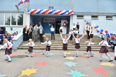 Фоторепортаж: как отметила 1 сентября новгородская школа в «Ивушках» - 53  Новости
