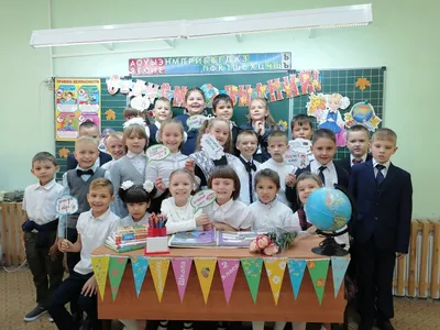 С 1 сентября: подборка открыток и стихов для школьников, учителей и  первоклассников на День знаний 2021 - МК Новосибирск