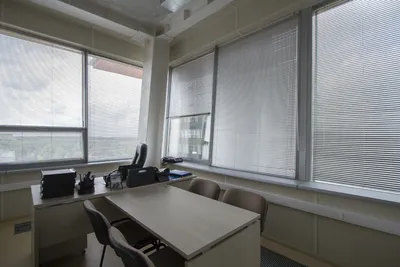 Рулонные шторы и жалюзи для офиса, сравнение, фото работ.