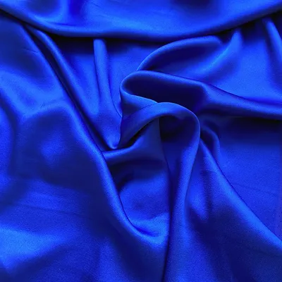 Темно-синий цвет: особенности и сочетания в одежде и интерьере