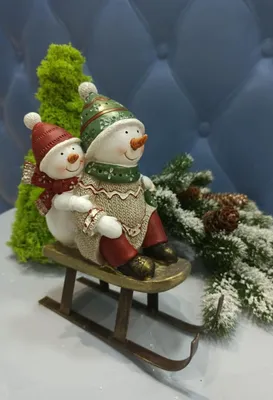Рождественский мультяшный белый снеговик с красным шарфом и красными  шариками на прозрачном фоне, 3д, Png, катящийся фон картинки и Фото для  бесплатной загрузки