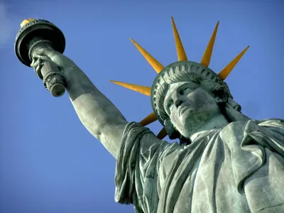 Где находится Статуя Свободы в Париже и что ее роднит с американской тезкой