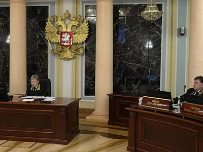 Суд отправил жительницу Петербурга в психбольницу за фейки про армию — РБК