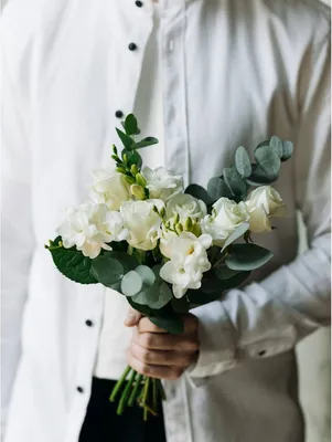 Минималистичный свадебный букет с розами в стиле минимализма | Свадебные  букеты | Kiwi Flower Shop