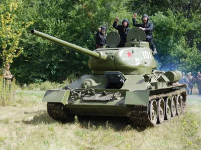 T34/85 WW2 Footage. Средний танк Т-34-85 - YouTube