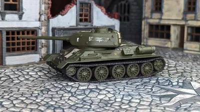 Forces of Valor | FOV-801013A- 1:32 Soviet T-34-85 Model 1944 medium tank