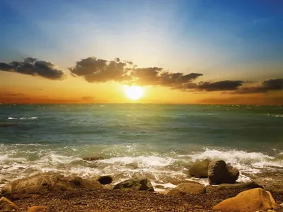 Восход солнца над морем