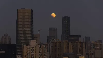 Томичи смогут увидеть красное затмение Луны сегодня ночью - Томский Обзор –  новости в Томске сегодня