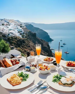 завтрак на столе на пляже с видом на море карибского моря с завтраком стол  с кофе апельсин Стоковое Изображение - изображение насчитывающей природа,  ресторан: 215671823