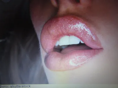 Женские губы стоковое фото ©Bartenevpoto 74111025