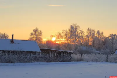 Зимний вечер в деревне Солнце на закате Стоковое Фото - изображение  насчитывающей закат, сво: 161584038