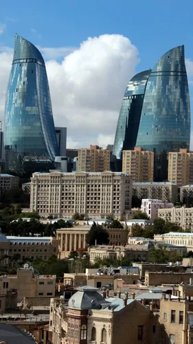 Азербайджан Обои на телефон группа зданий с облачным небом