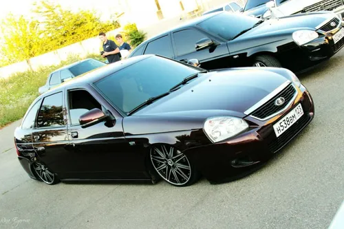Приора Обои на телефон черный автомобиль, припаркованный рядом с черным автомобилем