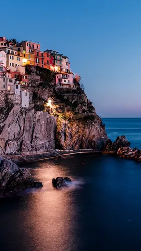 Италия Обои на телефон город на скале у воды