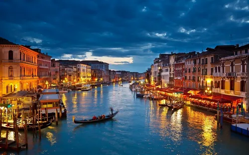 Италия Обои на телефон водоем с лодками и зданиями вокруг него с Гранд-каналом на заднем плане