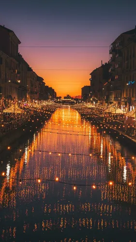 Италия Обои на телефон река с городом на заднем плане