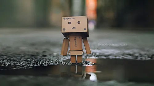Депрессия Обои на телефон маленький робот на мокрой поверхности