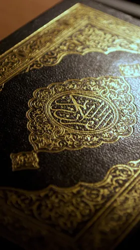 Арабские Обои на телефон золотая и черная книга