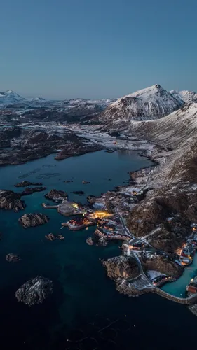 Норвегия Обои на телефон водоем с лодками и горами на заднем плане