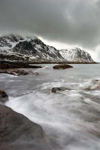 Норвегия Обои на телефон водоем с горами на заднем плане