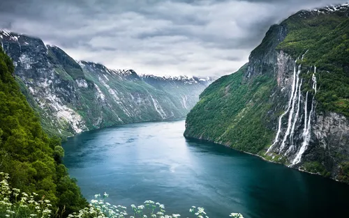 Норвегия Обои на телефон водоем, окруженный горами, на заднем плане Гейрангер-фьорд