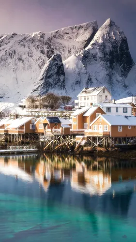 Норвегия Обои на телефон группа зданий у водоема с горой на заднем плане