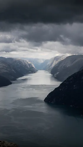 Норвегия Обои на телефон водоем с горами сзади