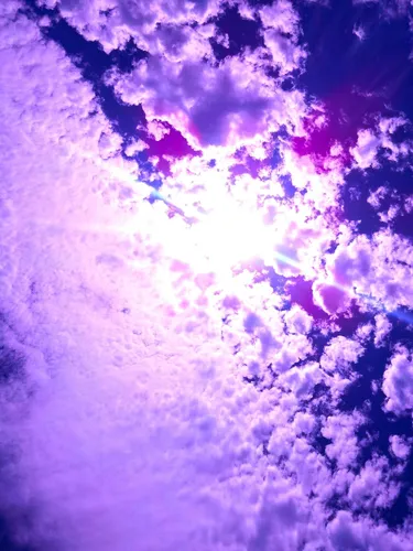 Нежно Фиолетовые Обои на телефон яркий свет в небе