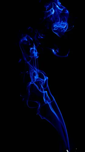 Цветной Дым Обои на телефон синий дым в темноте