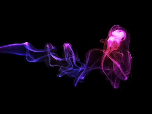 Цветной Дым Обои на телефон фиолетовая медуза в темноте