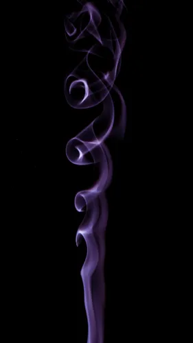 Цветной Дым Обои на телефон фиолетовый свет в темноте