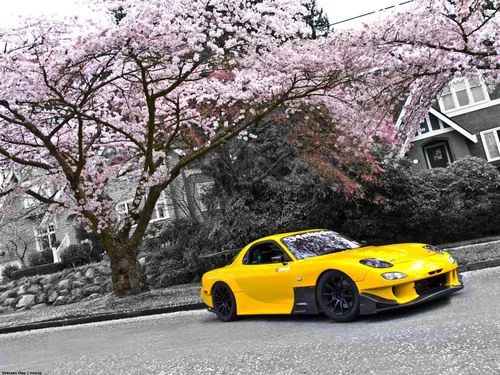Initial D Обои на телефон желтый спортивный автомобиль, припаркованный на обочине дороги