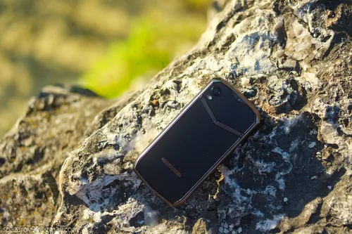 4 Дюйма Обои на телефон черный прямоугольный предмет на скале