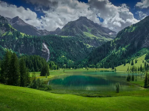 Швейцария Обои на телефон озеро в окружении гор