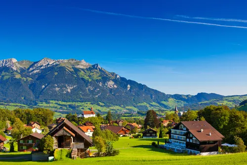 Швейцария Обои на телефон группа домов перед горой