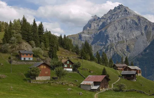 Швейцария Обои на телефон группа домов в долине с горами на заднем плане