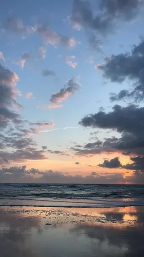 Закат Обои на телефон пляж с облаками и голубым небом