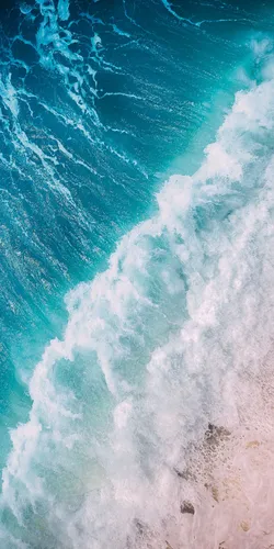 Красивые В Хорошем Качестве Обои на телефон волна разбивается о пляж