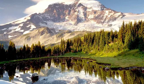 Красивые В Хорошем Качестве Обои на телефон озеро с деревьями и горами на заднем плане