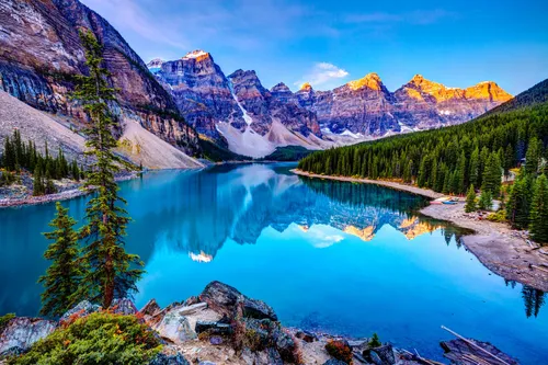 Красивые Природа Обои на телефон озеро в окружении гор