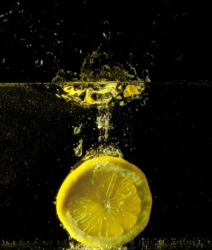 Лимоны Обои на телефон лимон, падающий в воду