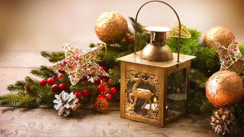 Старый Новый Год Картинки стол с лампой и венком из цветов