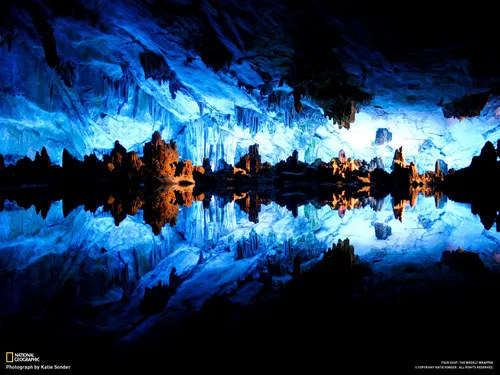 Для Рабочего Стола Картинки группа людей на заснеженной горе с пещерой Тростниковой флейты на заднем плане