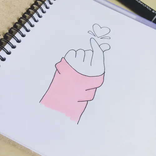 Скетчбук Начинающий Для Срисовки Картинки розовый лист бумаги с черной ручкой