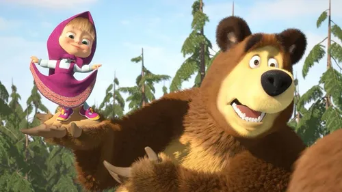 Маша И Медведь Картинки человек в одежде, держащий игрушку