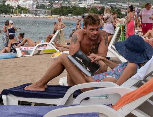 Софи Гарбин, Отпуск Картинки мужчина и женщина сидят на пляже